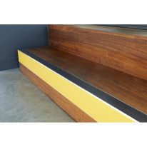 Nez de marche avec contremarche sur escalier