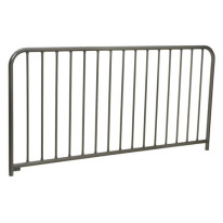 Barrière de ville à barreaux grise