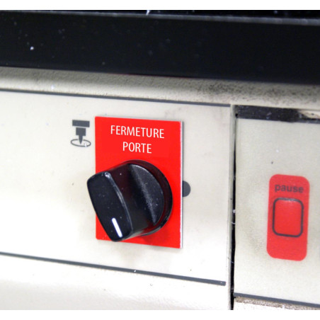 mise en situation fond rouge