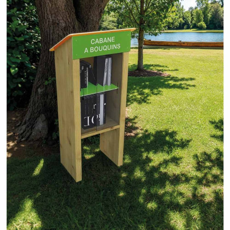 Cabane à livres dans un jardin public
