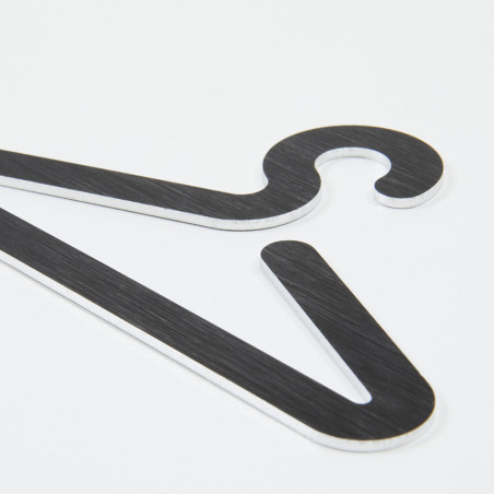 Pictogramme Vestiaires découpé en aluminium brossé noir - H 64 mm