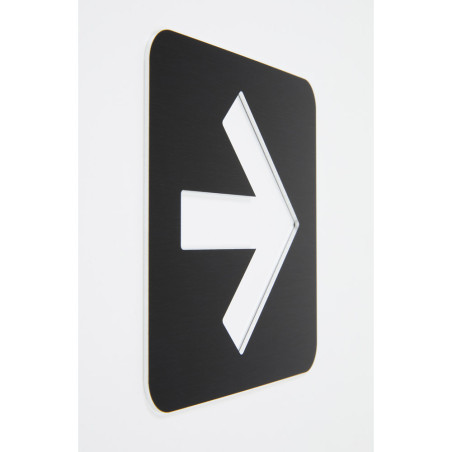 Pictogramme Flèche découpée en aluminium brossé noir - 100 x 100 mm