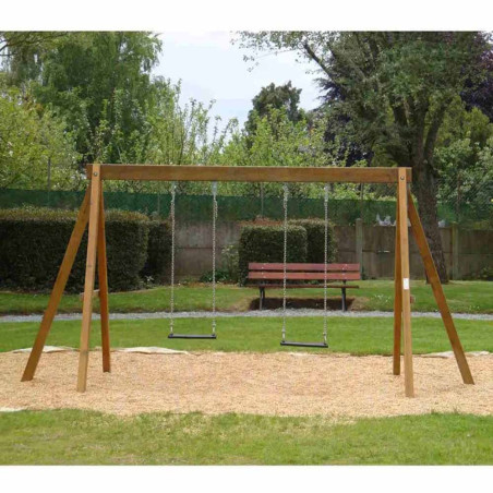 Balançoire tout en bois 2 places dans un parc