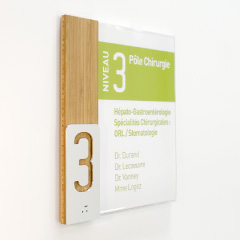 Plaque de porte en bois et aluminium avec braille