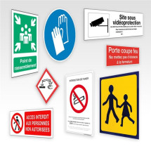 Panneaux de sécurité conformes aux normes, incluant pictogrammes et signalisation d'urgence