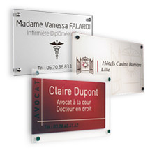 Plaques professionnelles modernes et élégantes pour bureaux, médecins et avocats.